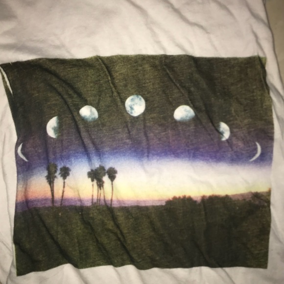 BRANDY MELVILLE SLEEVELESS TEE - Picture 2 of 4